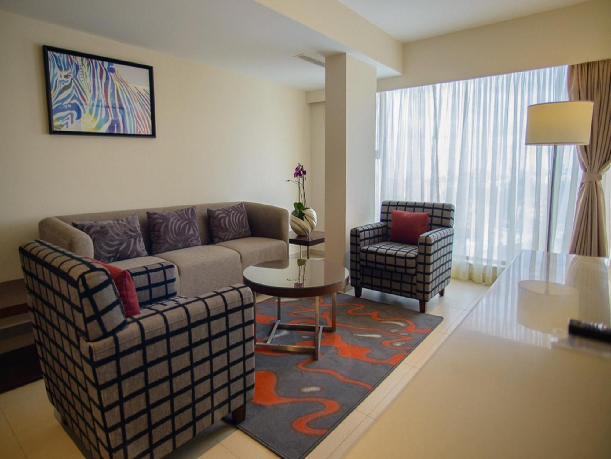 Executive Suite,1223385376:JPEG